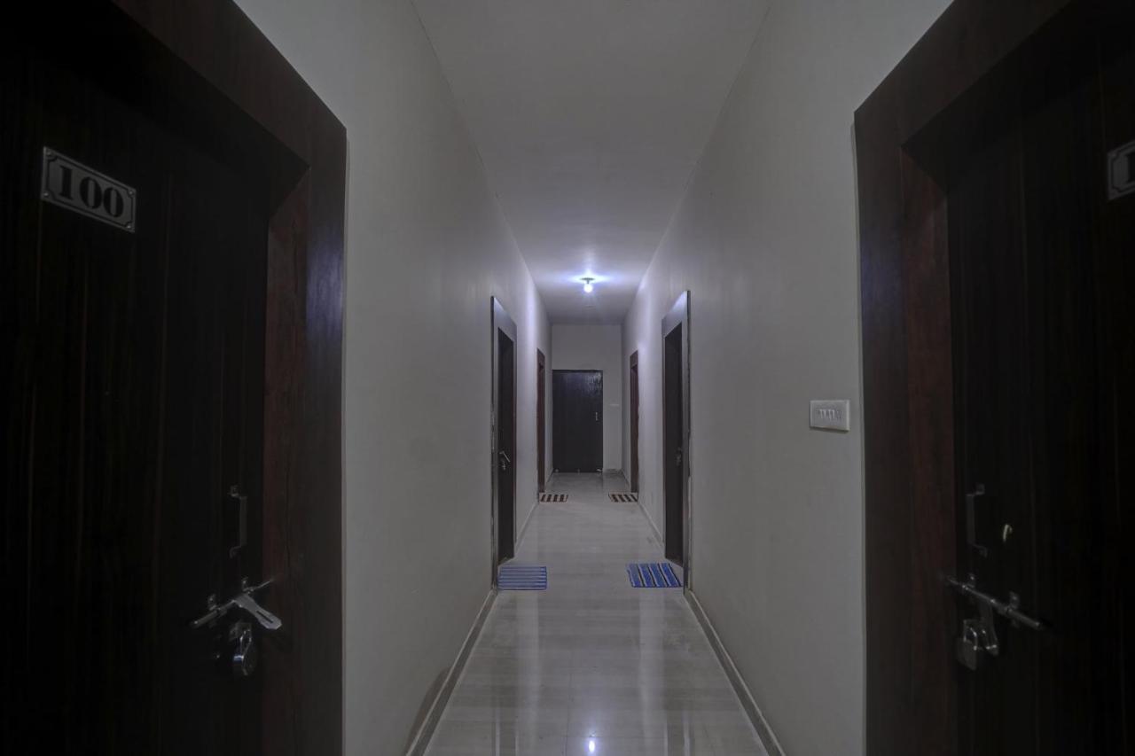 Oyo 48449 Khandai Palace Chandaka Extérieur photo